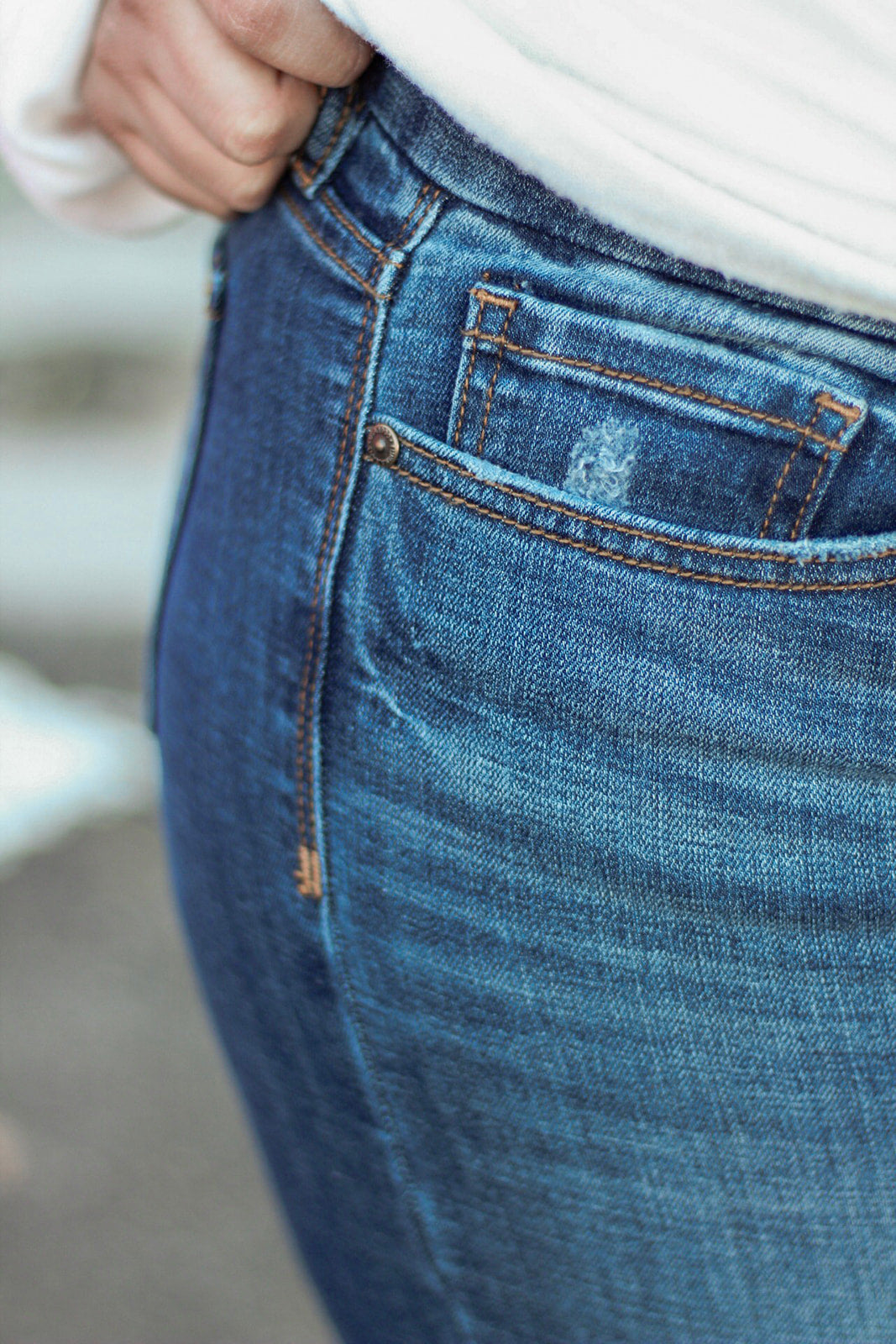 Mid Rise Skinny Roller Crop Pant