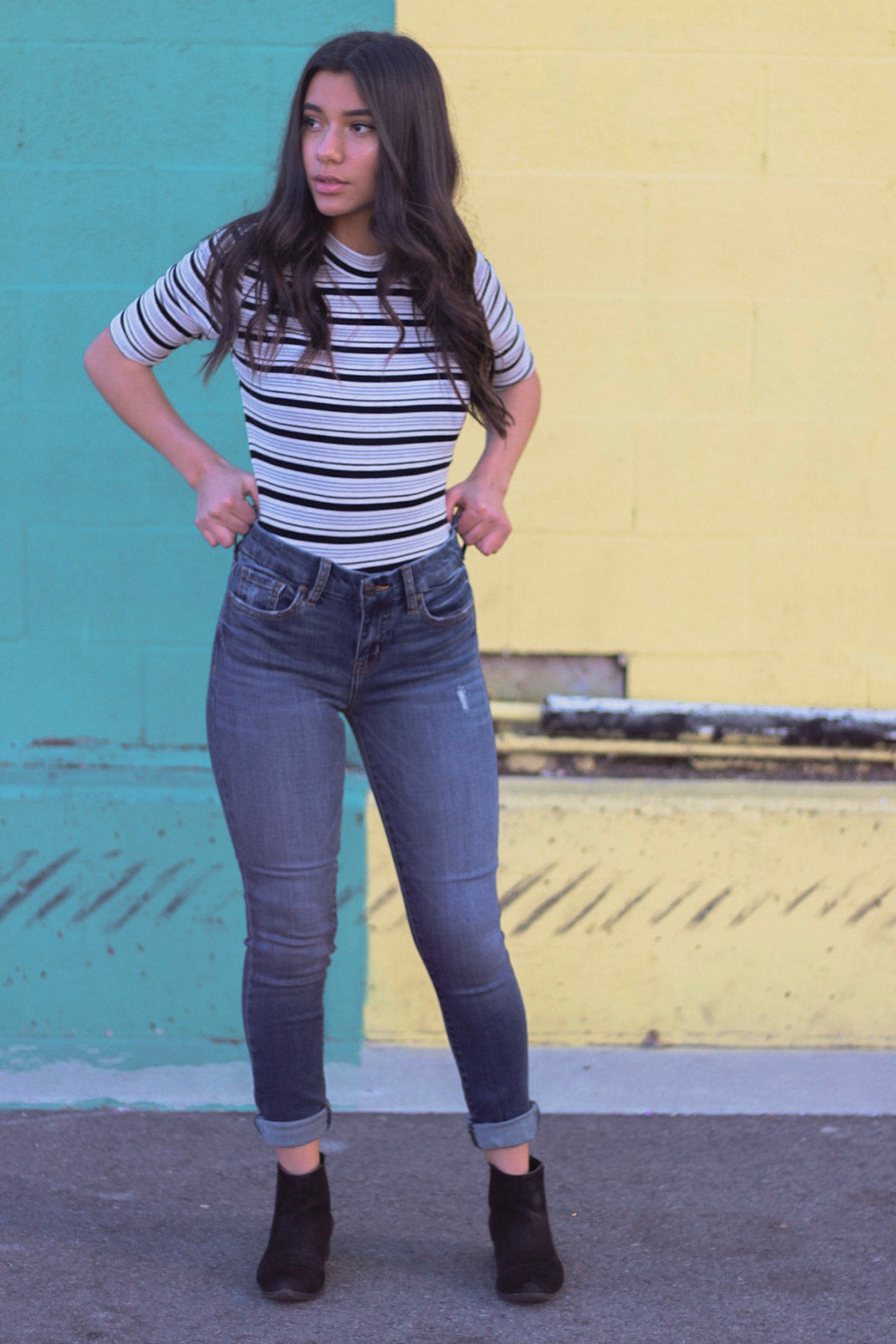 Mid Rise Skinny Roller Crop Pant