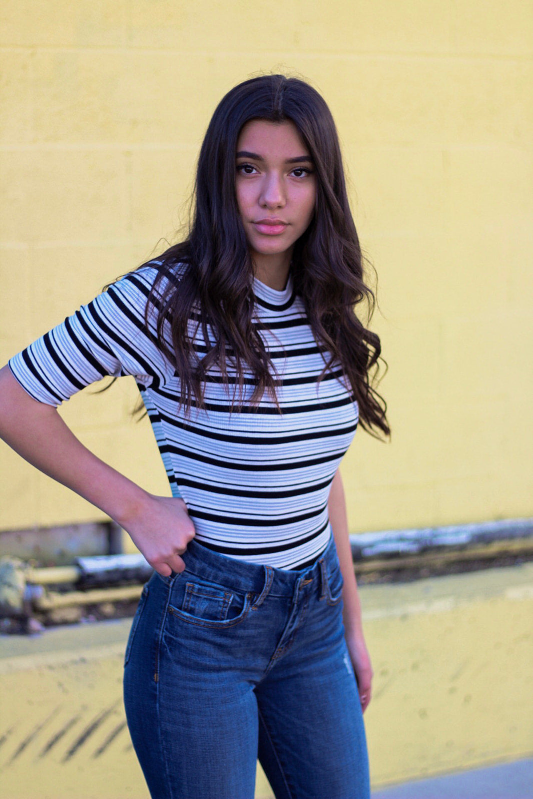 Mid Rise Skinny Roller Crop Pant